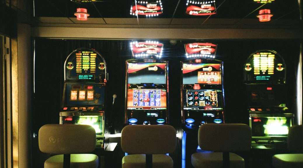 Showdown of the Spectacles: Classic Slot Machines vs. Cyber Slot Machines